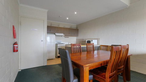 Alpine Heights 08 - Sydneys Hotel 3