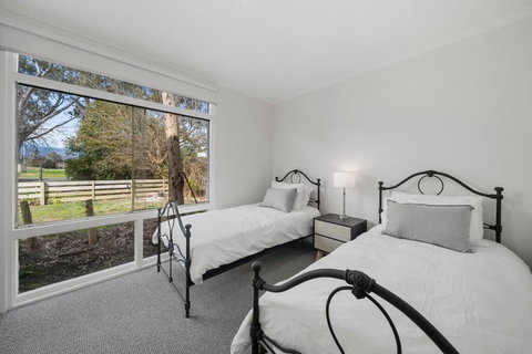 Alpine Hills Hideaway - Sydneys Hotel 3