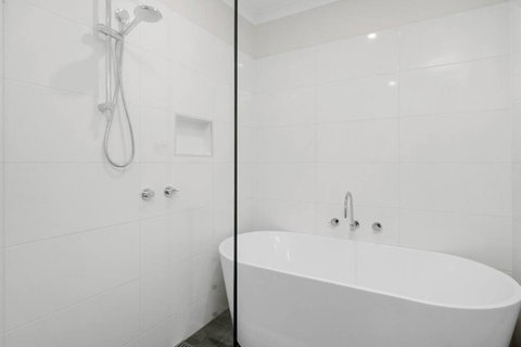 Alpine Hills Hideaway - Sydneys Hotel 4