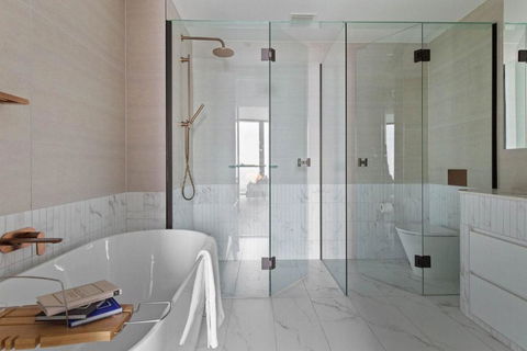 An Astonishing 3BR Apt At Sapphire By The Gardens - Sydneys Hotel 2