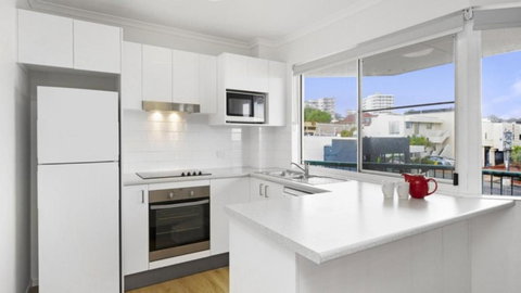 Anchors Aweigh Unit 6 - Sydneys Hotel 2