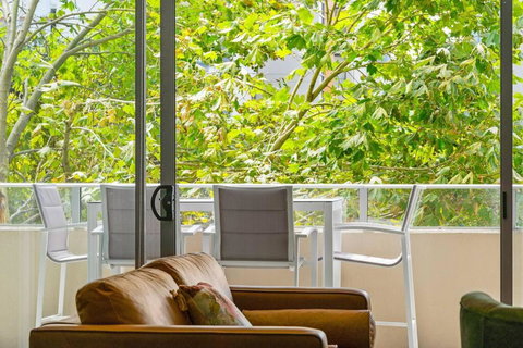 Apartment On Honeysuckle - Sydneys Hotel 1