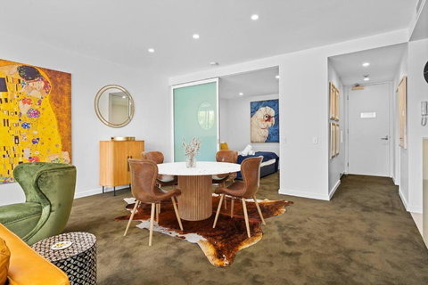 Apartment On Honeysuckle - Sydneys Hotel 4