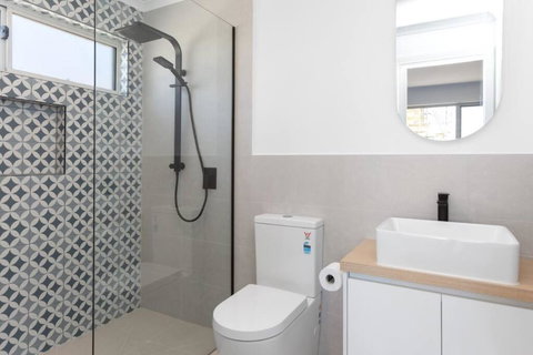 Apollo Bay Getaway - Sydneys Hotel 4