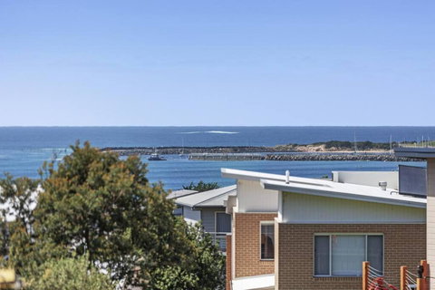 Apollo Bay Getaway - Sydneys Hotel 2