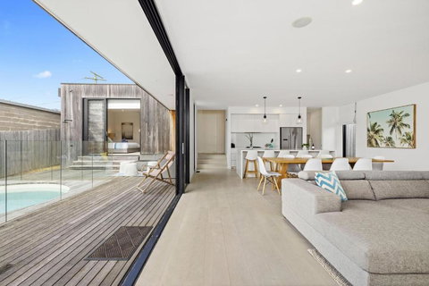 Aqua Luna - Stylish Retreat By Koonya Ocean Beach - Sydneys Hotel 1