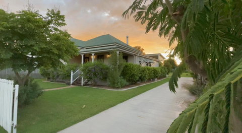 Area51 Warwick - Sydneys Hotel 0