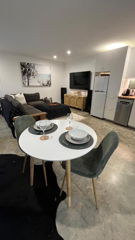 Avalon Beach Guesthouse - Sydneys Hotel 2