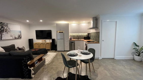 Avalon Beach Guesthouse - Sydneys Hotel 1