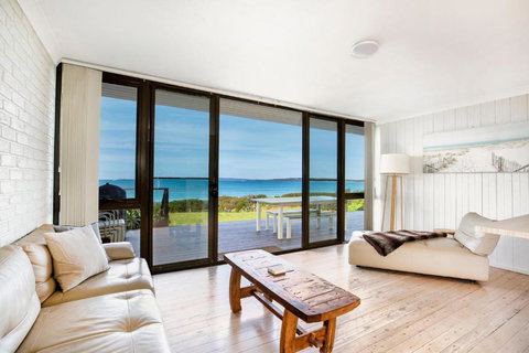 Azure Absolute Beachfront I Pet Friendly - Sydneys Hotel 1