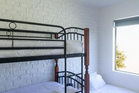 BAY PROPERTIES . Beach Street - Sydneys Hotel 4
