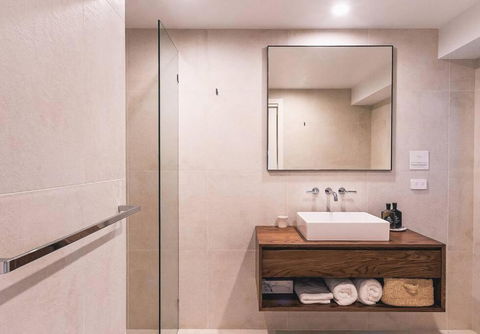 BAY PROPERTIES . Bridgewood - Sydneys Hotel 4