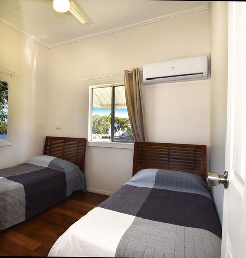 Absolute Waterfront - Sydneys Hotel 3