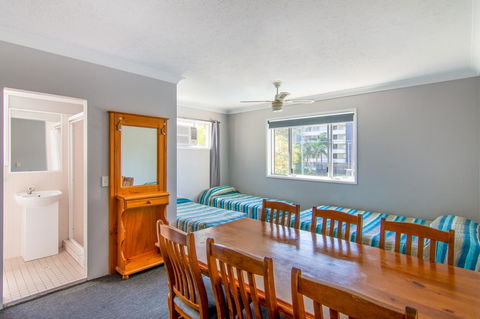 Burleigh Gold Coast Motel - Sydneys Hotel 16