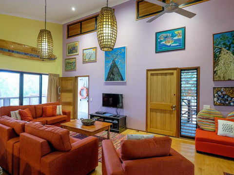 Five Bimba (Tractor House) - Sydneys Hotel 9