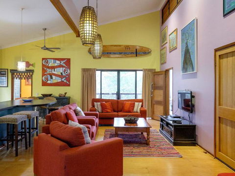 Five Bimba (Tractor House) - Sydneys Hotel 2