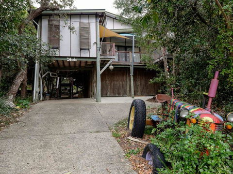 Five Bimba (Tractor House) - Sydneys Hotel 0