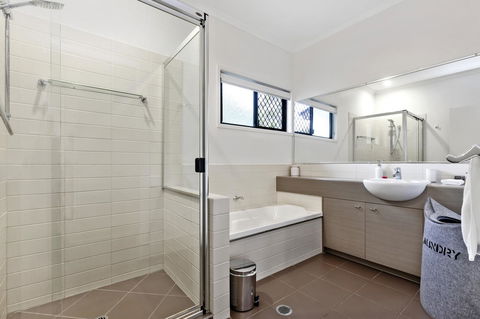 Lotus Retreat - Sydneys Hotel 1