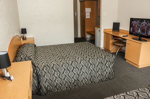 Salisbury Hotel Motel - Sydneys Hotel 9