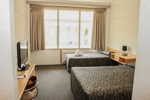 Salisbury Hotel Motel - Sydneys Hotel 11