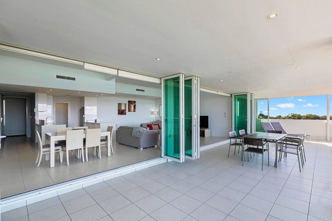 Akama Resort - Sydneys Hotel 11