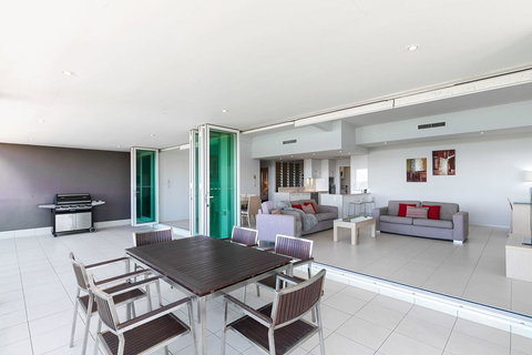 Akama Resort - Sydneys Hotel 9