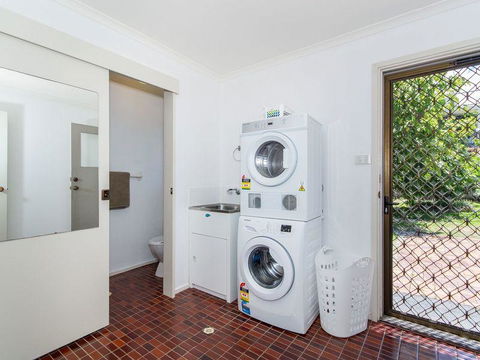 Island Homestay - Sydneys Hotel 18