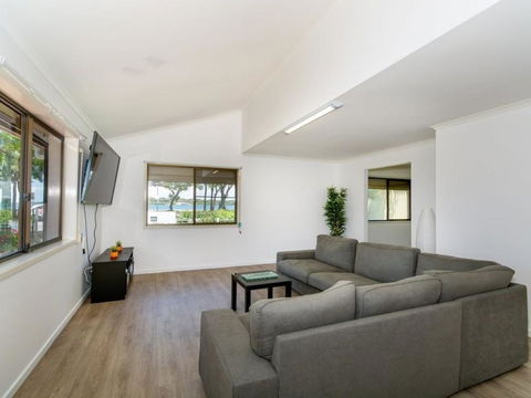Island Homestay - Sydneys Hotel 5