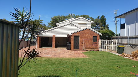 Island Homestay - Sydneys Hotel 2