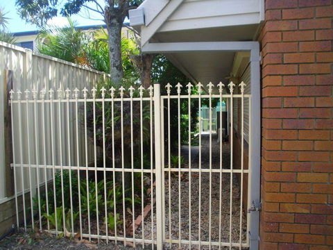 Island Homestay - Sydneys Hotel 8
