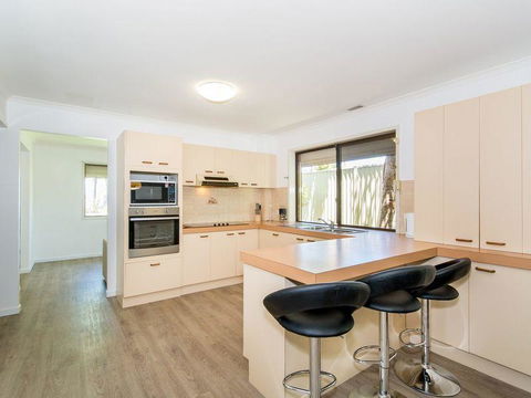 Island Homestay - Sydneys Hotel 7