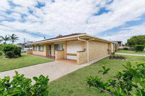 Lowset Sweetie, Central To Everything - Partridge St, Bongaree - Sydneys Hotel 0