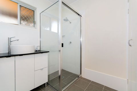 Lowset Sweetie, Central To Everything - Partridge St, Bongaree - Sydneys Hotel 11