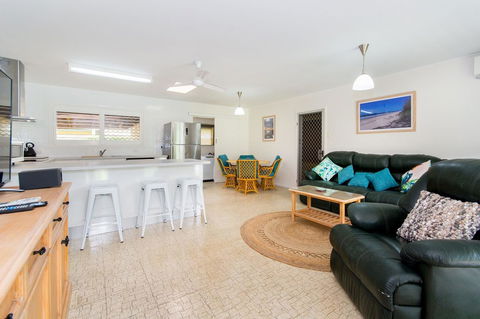 Lowset Sweetie, Central To Everything - Partridge St, Bongaree - Sydneys Hotel 9