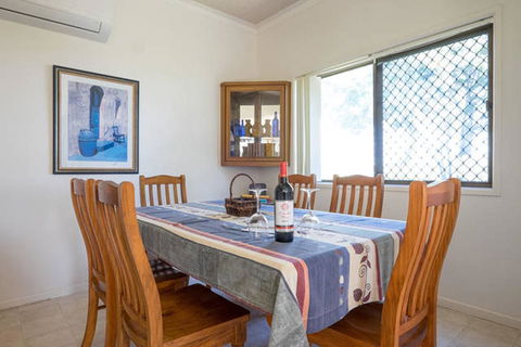 Keith\'s Place, 1 Of The 3 Most Popular Units On Bribie - Sydneys Hotel 13