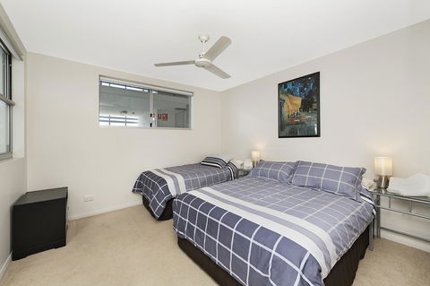 Keith's Sister - Sydneys Hotel 9