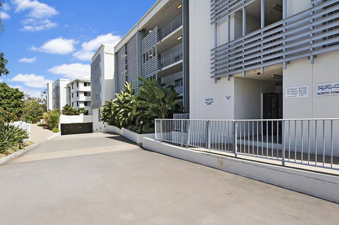 Keith's Sister - Sydneys Hotel 14