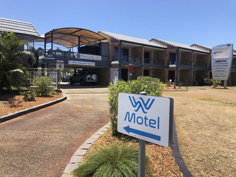 Bribie Waterways Motel - Sydneys Hotel 1