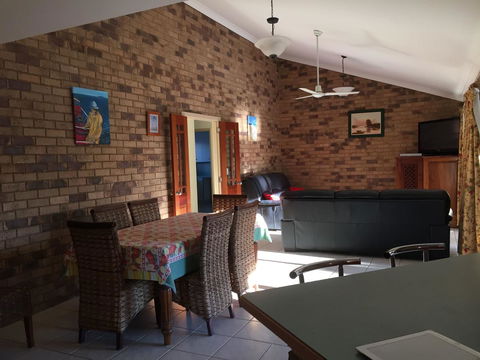 The Woorim Beach House - Sydneys Hotel 2