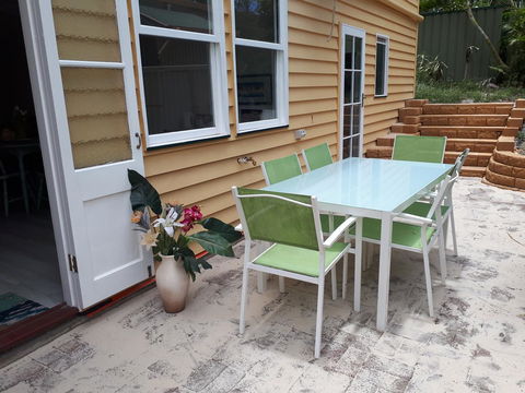 Retro Beach Flat - Sydneys Hotel 0