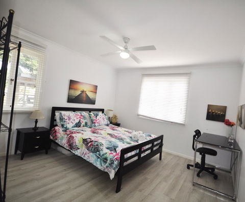 Retro Beach Flat - Sydneys Hotel 5