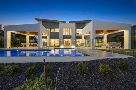 Luxury Canal Front Holiday House - Sydneys Hotel 0