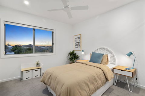 Luxury Canal Front Holiday House - Sydneys Hotel 3