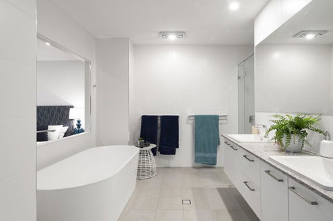 Luxury Canal Front Holiday House - Sydneys Hotel 15