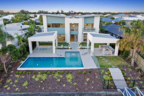 Luxury Canal Front Holiday House - Sydneys Hotel 7