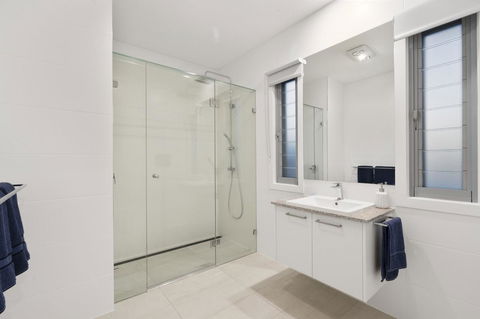 Luxury Canal Front Holiday House - Sydneys Hotel 5