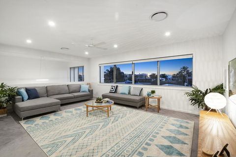 Luxury Canal Front Holiday House - Sydneys Hotel 8