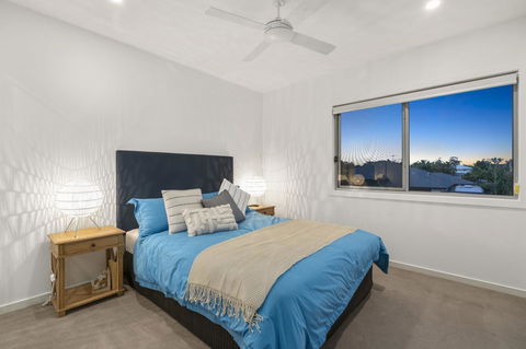 Luxury Canal Front Holiday House - Sydneys Hotel 1
