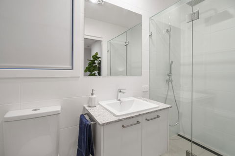 Luxury Canal Front Holiday House - Sydneys Hotel 11