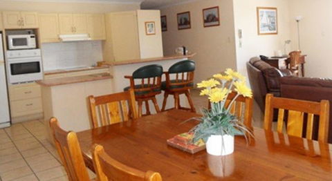 Sylvan Beach Resort - Sydneys Hotel 15